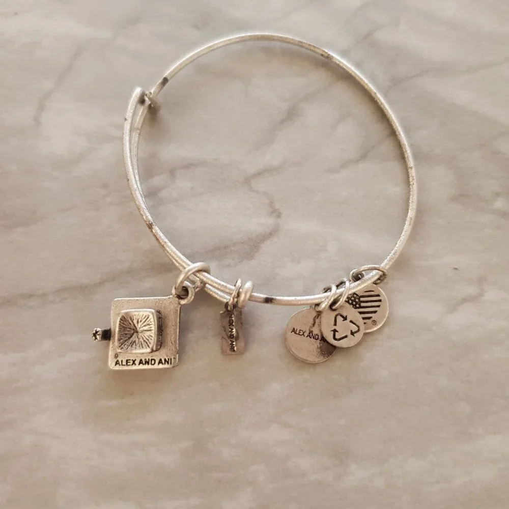 🎓 Alex and Ani Silver 2017 Graduation Cap Expandable Charm Bracelet 🎓 - Picture 2 of 3